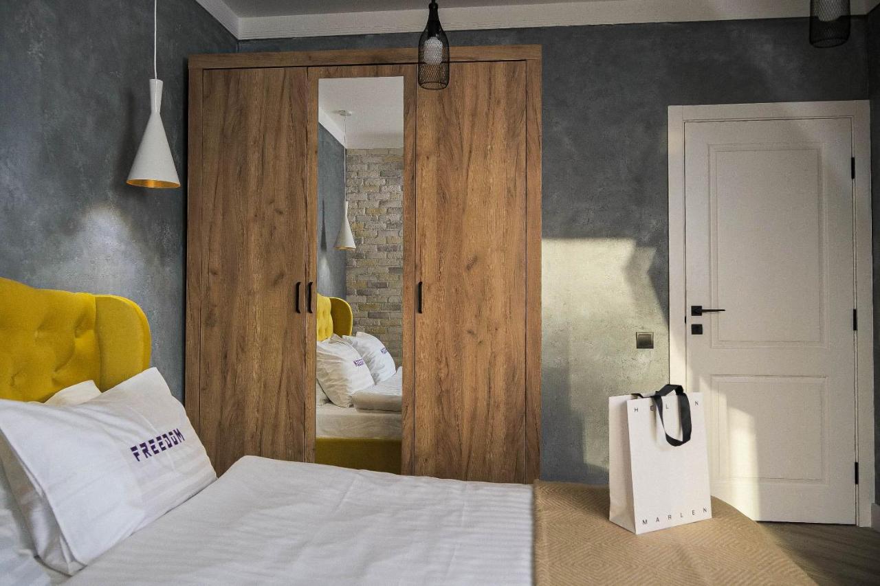 Freedom Apartments In City Center Киев Екстериор снимка