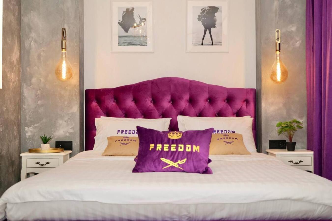 Freedom Apartments In City Center Киев Екстериор снимка