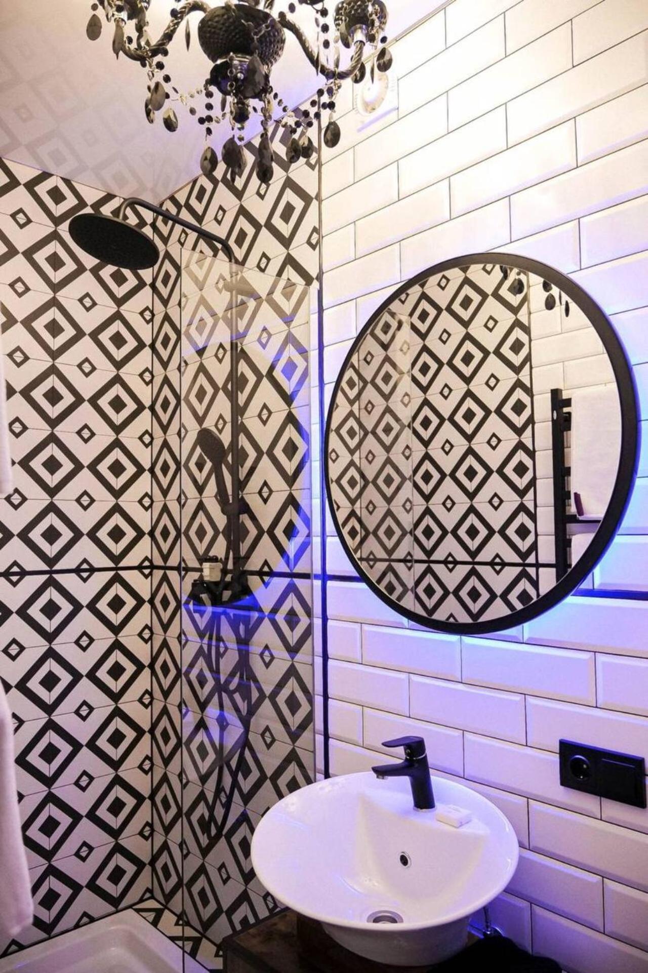 Freedom Apartments In City Center Киев Екстериор снимка