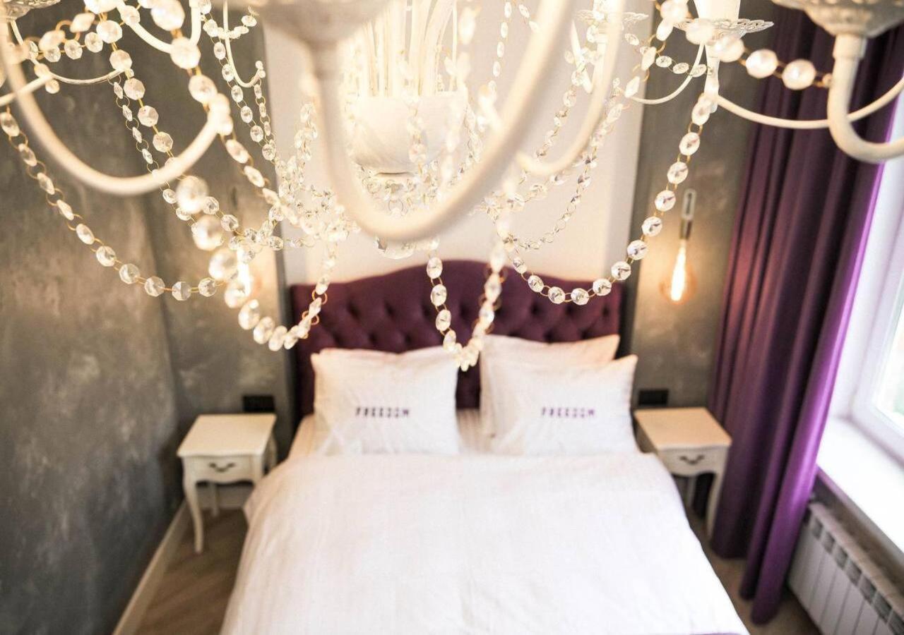 Freedom Apartments In City Center Киев Екстериор снимка