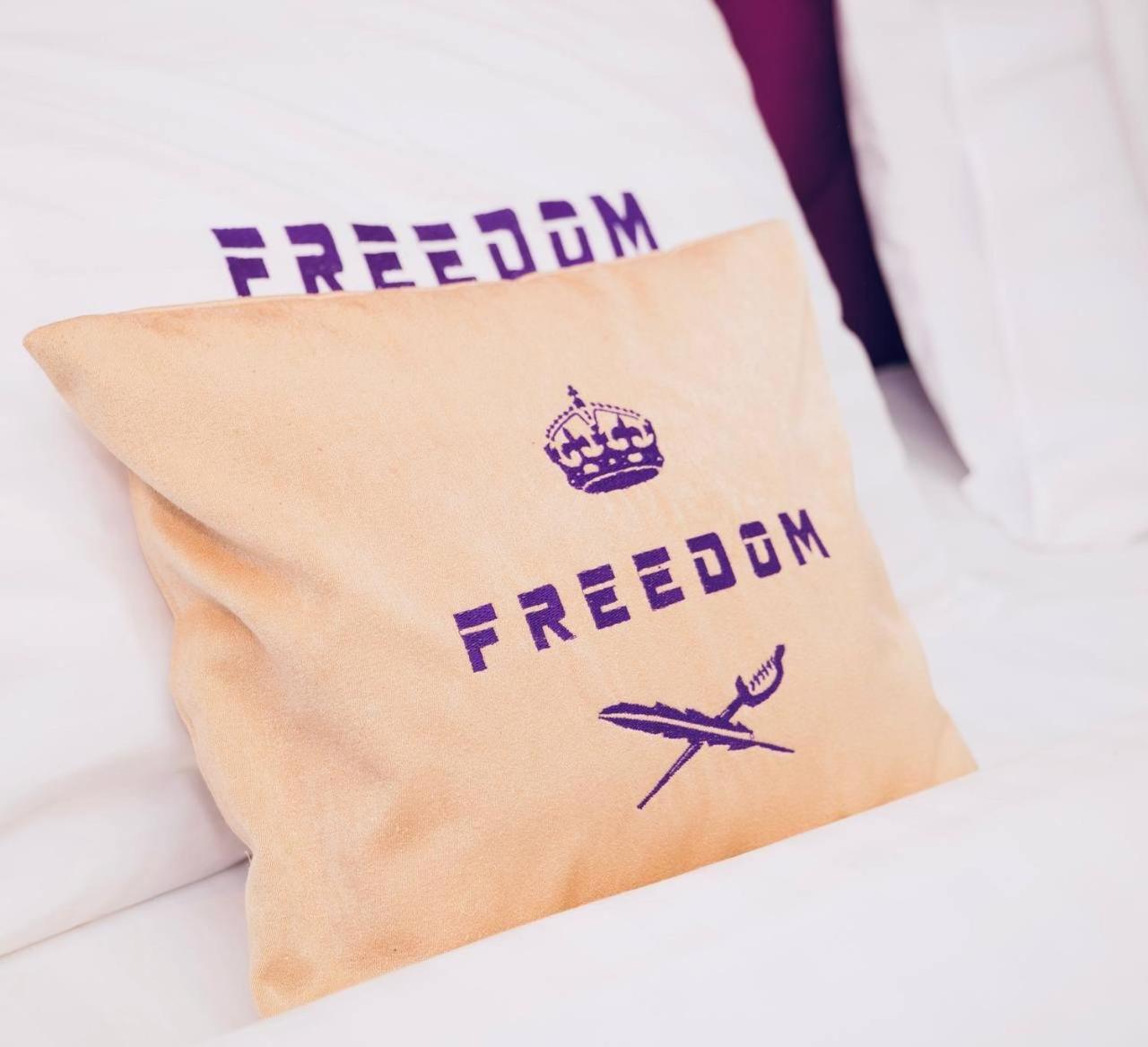 Freedom Apartments In City Center Киев Екстериор снимка