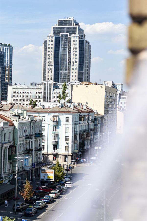 Freedom Apartments In City Center Киев Екстериор снимка